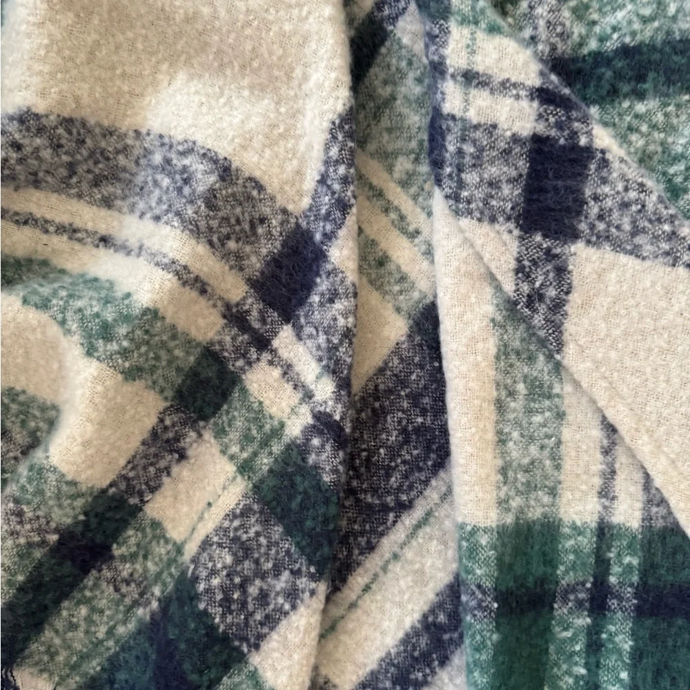 NWT Women’s Vince Camuto Plaid Hooded Poncho w/ Fringe Shawl One Size Open Knit